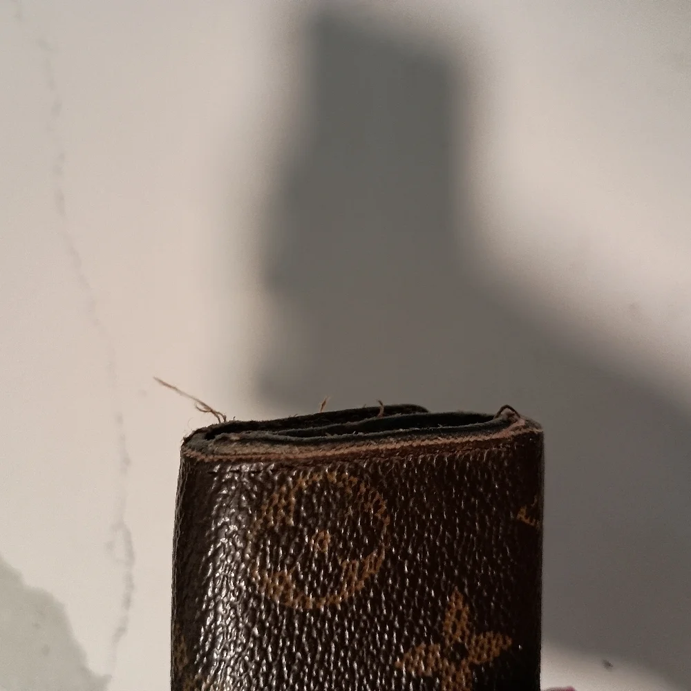 Authentic LOUIS VUITTON Monogram Multicles 4 Key Case - Picture 3 of 13